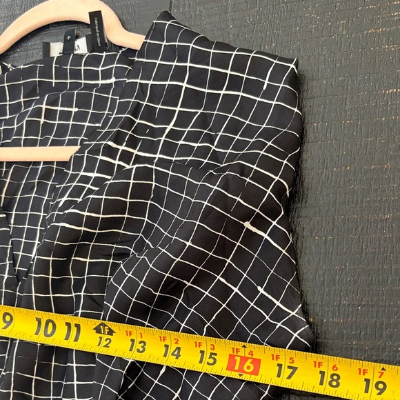 Theory Kimono Pleat Grid Print 100% Silk Twill Top Blouse Black White Sz Small - Picture 2 of 13